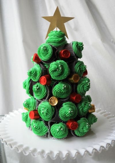 Esta árvore de Natal de cupcake encantará crianças e adultos na noite de Natal (Foto: Divulgação)