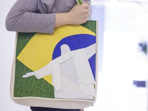 Esta bolsa para Copa do Mundo é muito fácil de ser coseguida (Foto: Divulgação)