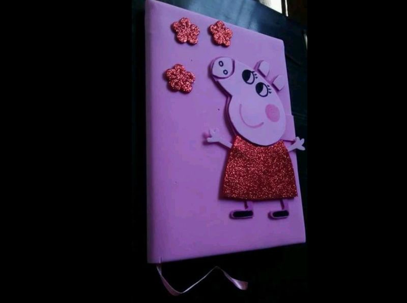 caderno com eva de Pepa Pig