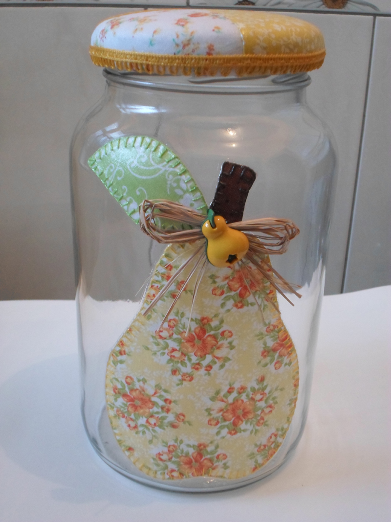 pote de vidro decorado com tecido e decoupage