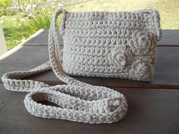 bolsinha-em-croche-de-barbante-bolsas crua