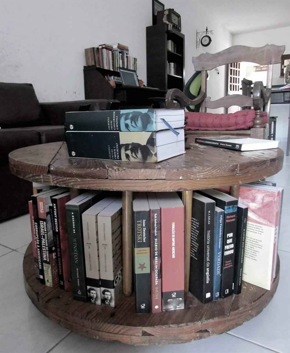 porta livros feito com carretel