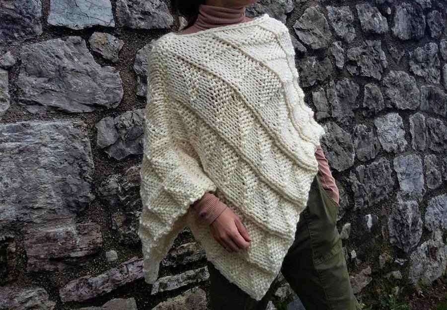 poncho off white