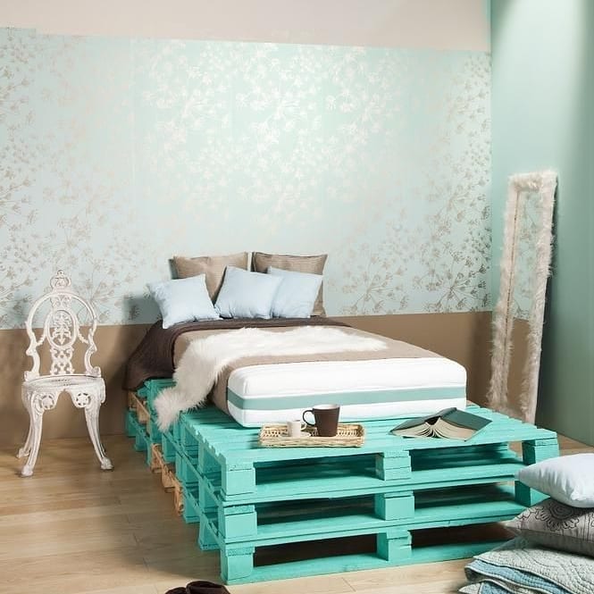 cama de palete pintado de verde