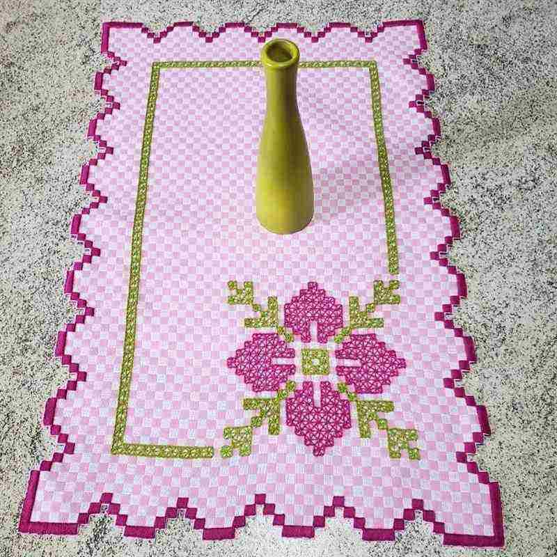 Pano de prato bordado ponto cruz tecido xadrez rosa II – RegeArte