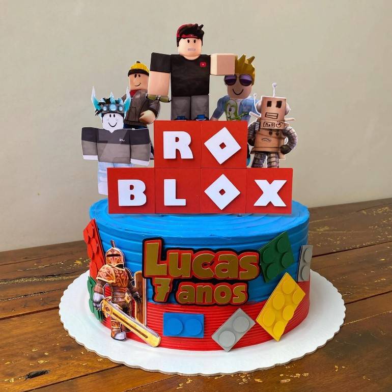 ✓ bolo de meio quilo ✓ tema Roblox - brunaagradearaujo