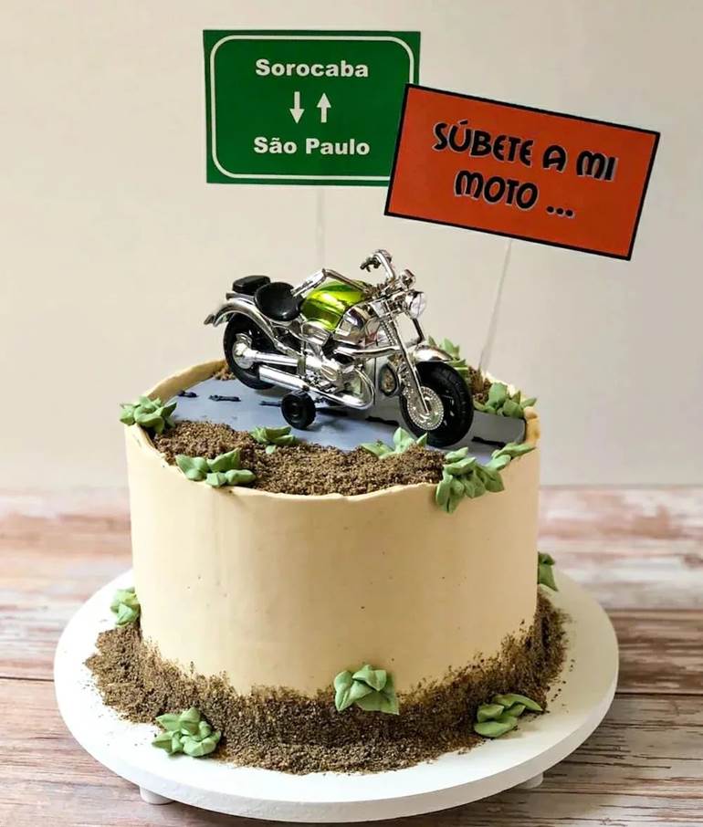 Topo de bolo com o tema moto, nome e idade personalizados