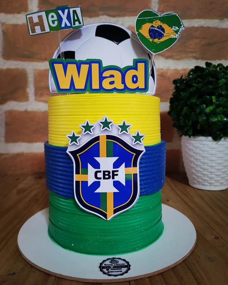 Bolo Bandeira do Brasil  Bolo brasil, Bolo de aniversário futebol,  Decoração copa do mundo