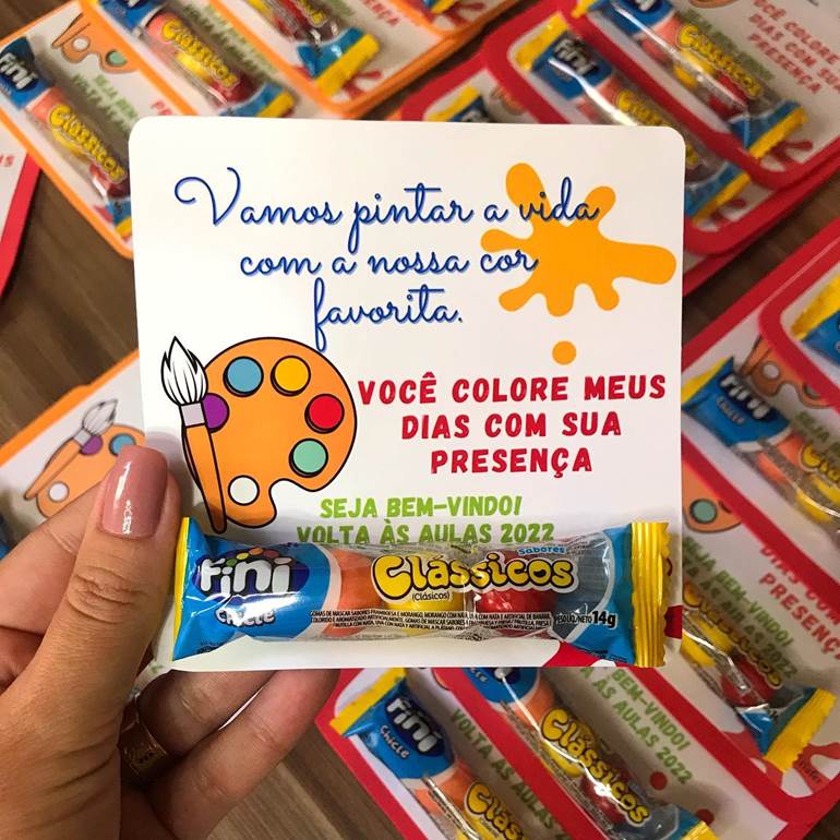 Chicletes com cartão personalizado de primeiro dia de aula