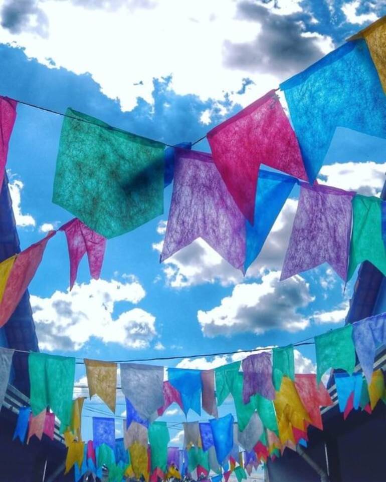 Como fazer decoração de festa junina com bandeiras