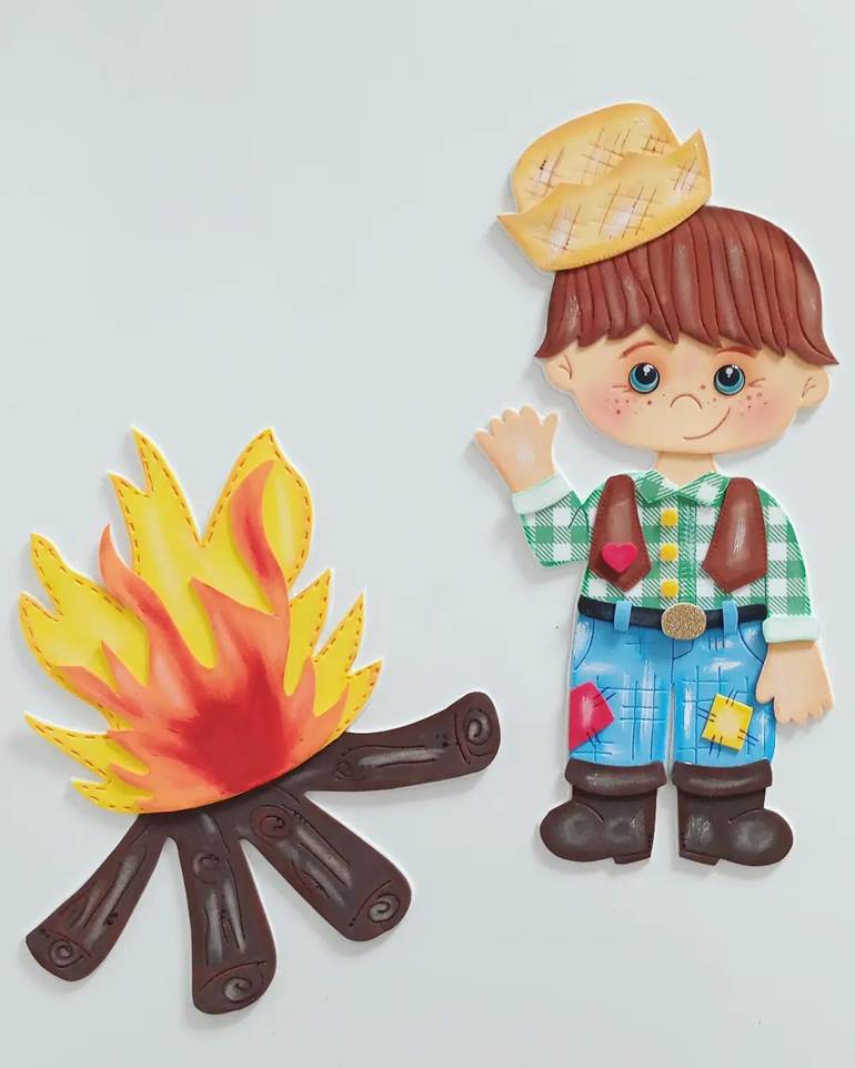 Painel junino com boneco e fogueira